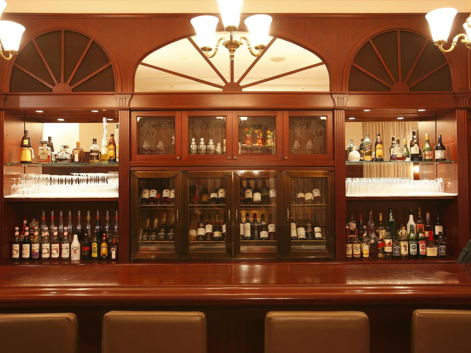 Hotel Den Haag Huis Ten Bosch Sasebo Exterior foto A bar in a hotel